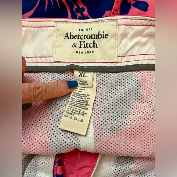 Abercrombie & Fitch Swim Trunks Size M Pink and Blue Floral 2018 Hibiscus Long - Picture 13 of 15